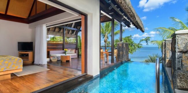 4.Luxury Oceanfront Pool Suite